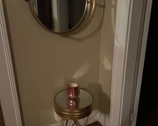 Mirrored table 
Round wall mirror 