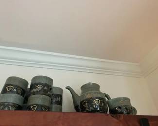 Vintage Japanese Somayaki Somamare with tea cups.