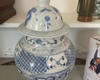 Blue and white porcelain pot with lid.