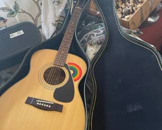 VINTAGE YAMAHA FG-330 ACOUSTIC GUITAR EXCELLENT WITH CASE.