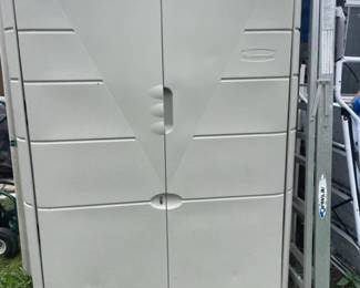 Rubbermaid containers.