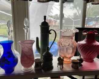 Assorted vases.