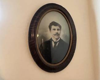 Antique Tiger Wood Oval Convex Frame