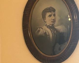 Antique Tiger Wood Oval Convex Frame