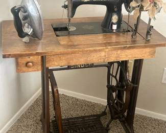 Singer Sewing Machine 