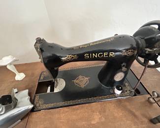 Singer Sewing Machine 