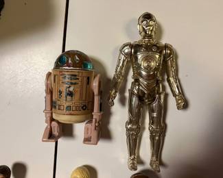 selling as a lot of 25 figurines, accessories, case, cardbacks