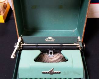 Vintage Portable Underwood Typewriter 