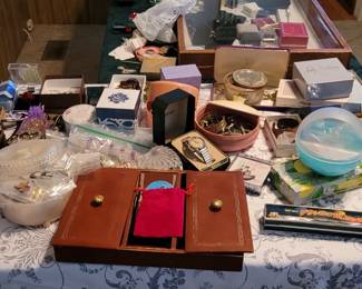 Costume jewelry (lots)