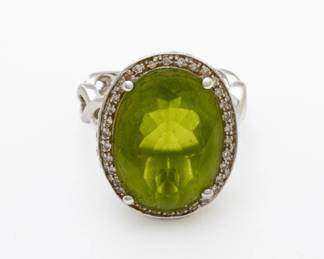 14K White Gold And Oval Peridot Ring, Size 7 7.6g