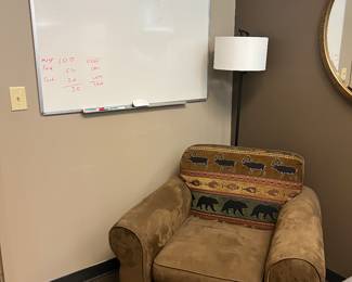 Chairs, whiteboards & lots of mirrors.