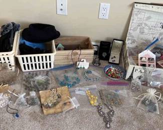  02 Costume Jewelry And Winterwear