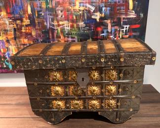 Decorative chest