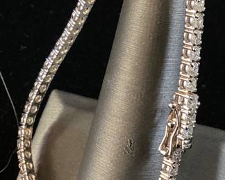 18KT GOLD & DIAMOND TENNIS BRACELET, 4.5ct DIAMONDS, 7''L, ESTIMATE REPLACEMENT APPRAISAL $9000,