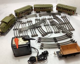 LIONEL PULLMAN TRAIN SET w TRACKS