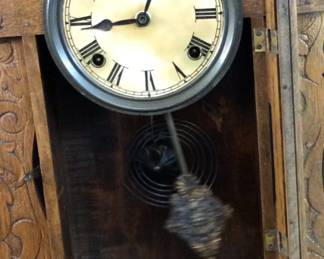ANTIQUE VICTORIAN MANTLE CLOCK