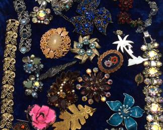 VINTAGE COSTUME JEWELRY