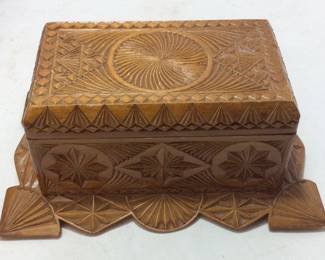 VINTAGE TRAMP ART JEWELRY BOX