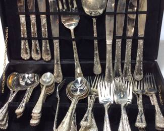 FLATWARE SET