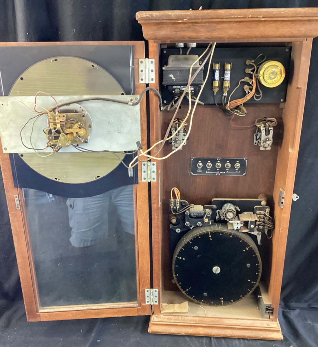 VTG. INTERNATIONAL BUSINESS MACHINES ‘IBM TIME RECORDING CLOCK