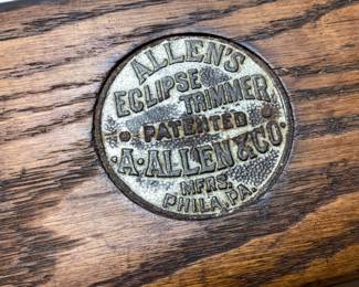 ANTIQUE ALLEN’S ECLIPSE WALLPAPER TRIMME