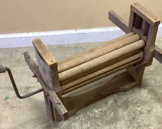 ANTIQUE WOODEN CLOTHES WRINGER