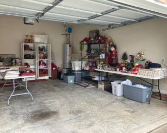 Garage overview with Chrismas