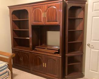Entertainment center