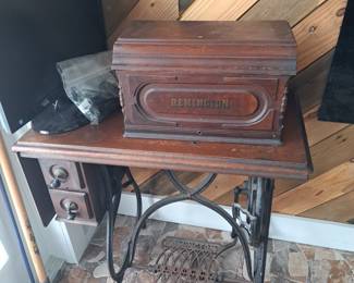 Vintage sewing  base and storage box ( no sewing  machine) $100