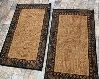 Throw Rugs {33" x 40"}