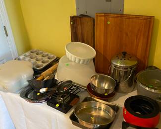 Bakeware/Cutting Boards/Tupperware/Fondue Pot