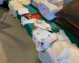 Vintage Doilies/Handkerchiefs/Queen Coverlet Set/Twin Coverlet/Cloth Napkins