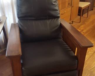 Shaker style recliner