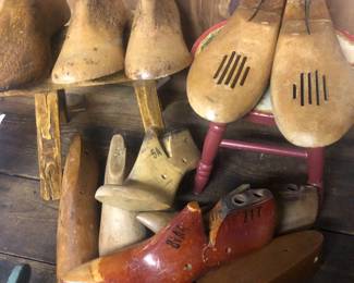 Old shoe forms