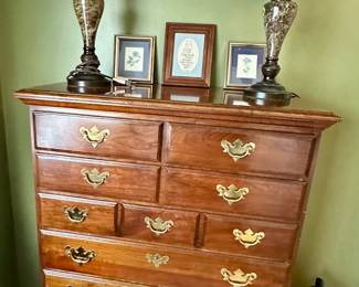 Matching chest of drawers