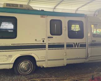 1986 Winnebago Lesharo (40000 Miles/Does not Start/Diesel)