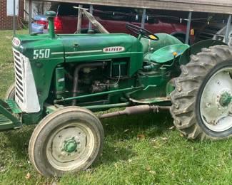 1960's Oliver 550 Tractor (46 HP/945 Hours/ Runs Good)