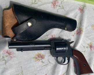 H&R Model 848 22 Caliber Pistol (SN AR93882)