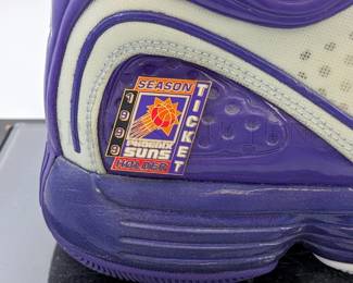 ADIDAS ADIZERO INFILTRA SHOE/ W DISPLAY CASE
PURPLE (PHOENIX SUNS) COLOR WAY
NEW WITH TAGS ATTACHED
SIZE 13.5
* SINGLE SHOE, NO LACES *