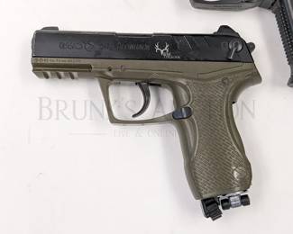 2) AIRSOFT PISTOLS
(1) HK USP PISTOL - CAL 6MM
(1) GAMO C-15 BLOWBACK - CAL 4.5MM (.177 BB)