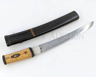 JAPANESE TANTO SHORT SWORD
STINGRAY SKIN HANDLE W/ METAL PLUM BLOSSOM MOTIF
MUMEI (UNSIGNED)