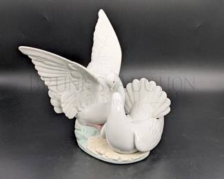 LLADRO "LOVE NEST DOVES" HAND MADE IN SPAIN 9.5" T RETAIL - $550...