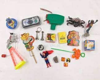 ASSORTMENT OF VINTAGE TOYS MINI PROJECTOR W/ FILM JAPANESE P...