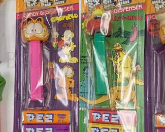 (21) VINTAGE ASSORTED PEZ SOME IN ORIGINAL PACKAGING (7) JACK...