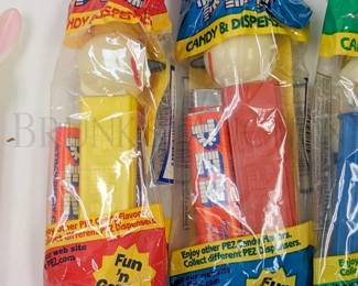 (21) VINTAGE ASSORTED PEZ SOME IN ORIGINAL PACKAGING (7) JACK...