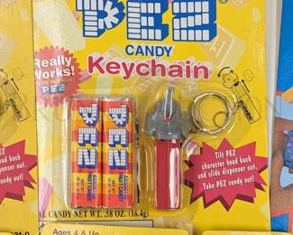 (21) VINTAGE ASSORTED PEZ SOME IN ORIGINAL PACKAGING (7) JACK...