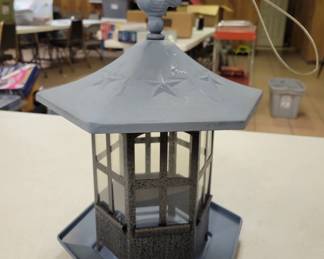 Bird feeder 