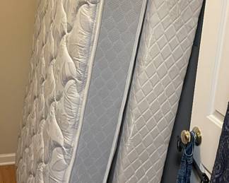 Double mattress, box spring and frame