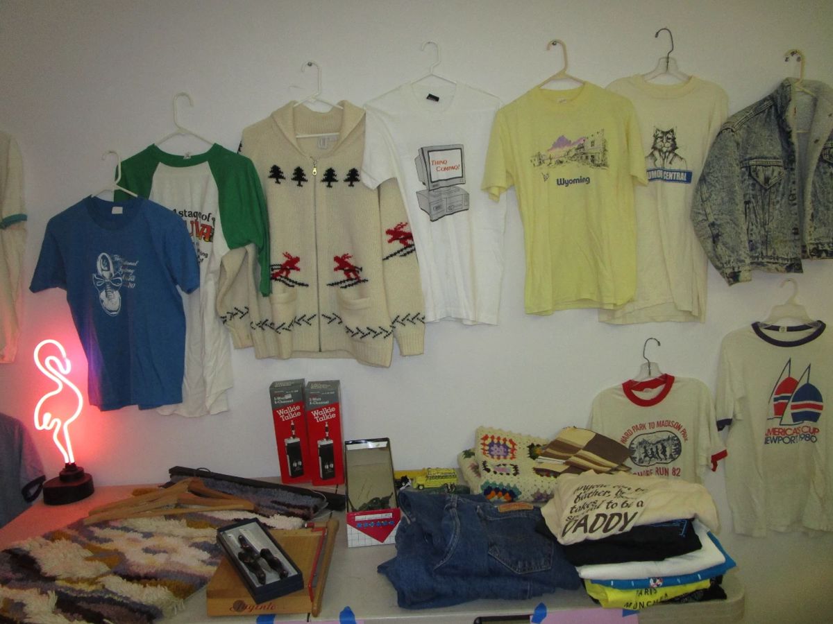 Lot's of vintage graphic t shirts 70s-80s