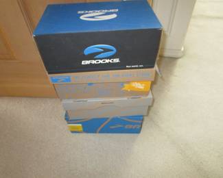 New Brooks shoes mostly 6 1/2